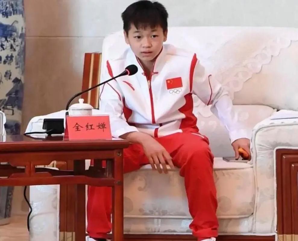 全红婵高情商回答记者无厘头提问引热议，球迷堪称经典