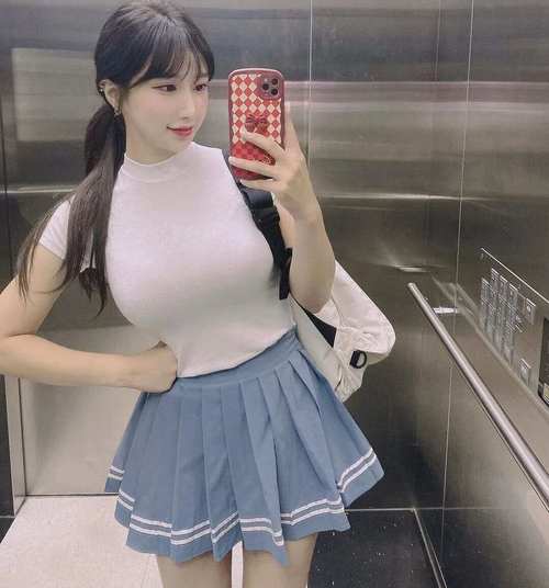 微胖美女主播,靠微胖体型吸引粉丝关注
