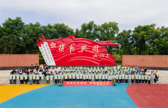 成长旅程传承红色基因弘扬爱国精神四年级“四爱”项目化学习之“爱祖国”