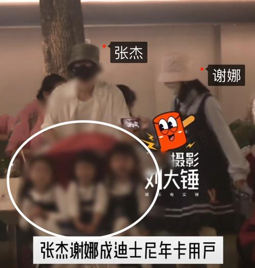 谢娜六一晒母女温馨日常,跳跳俏俏教妈妈说英语,英文发音好地道